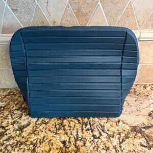 Parallelle: The Large Traveller in Spruce